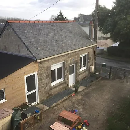 Detached Cottage On The Edge Of Town Pluméliau Exterior photo